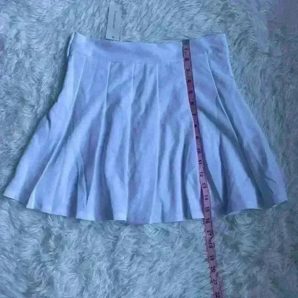 Francesca’s White Pleated Skirt.  Size medium. Never worn. New with tags. - Picture 3 of 4